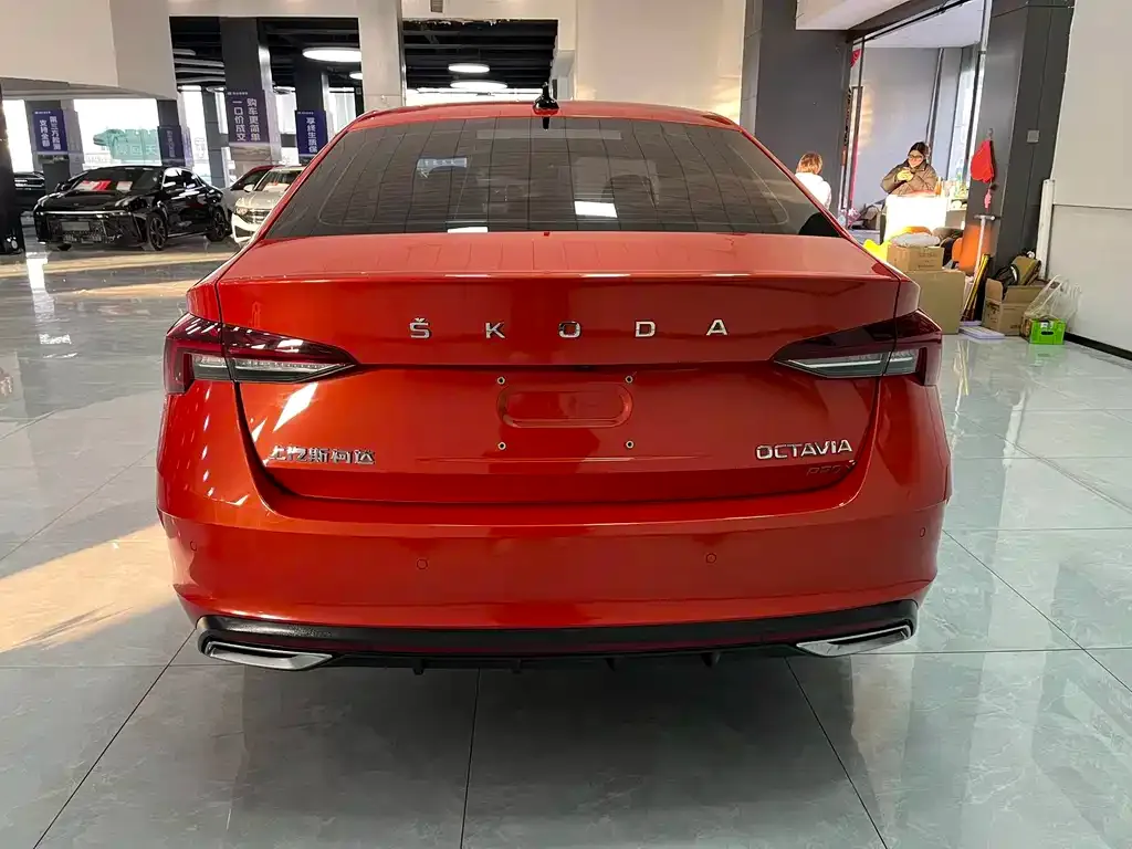 Skoda Octavia — фото 2