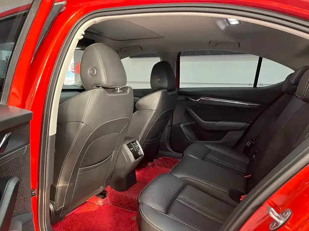 Skoda Octavia — фото 4