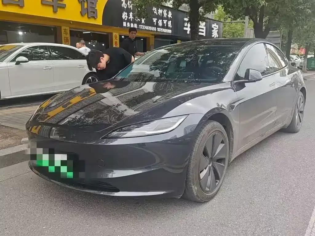 Tesla Model 3 — фото 1