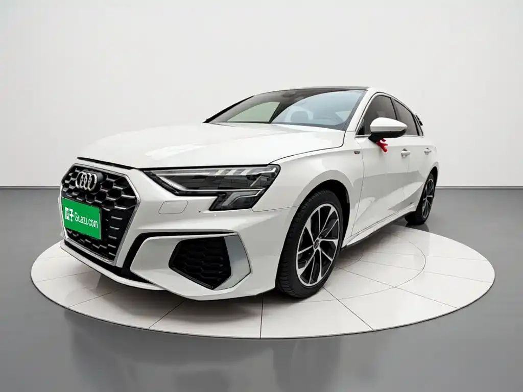 Audi A3 — фото 1