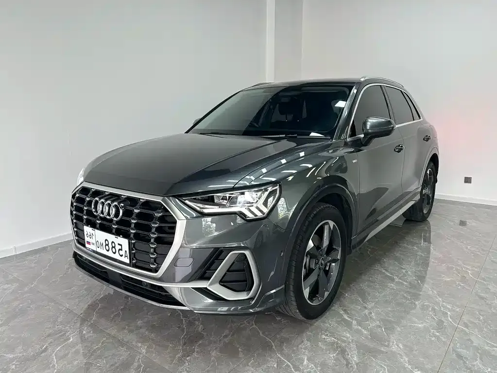 Audi Q3 — фото 1