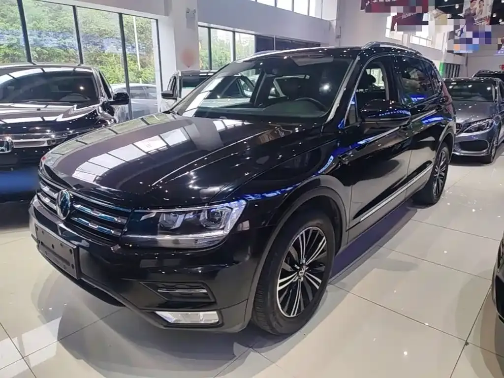 Volkswagen Tiguan L — фото 1