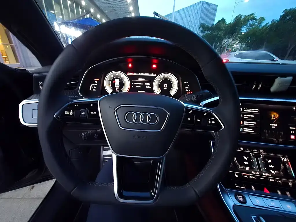Audi A7L — фото 5