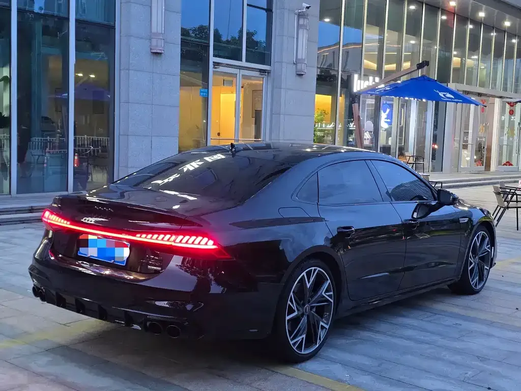 Audi A7L — фото 4