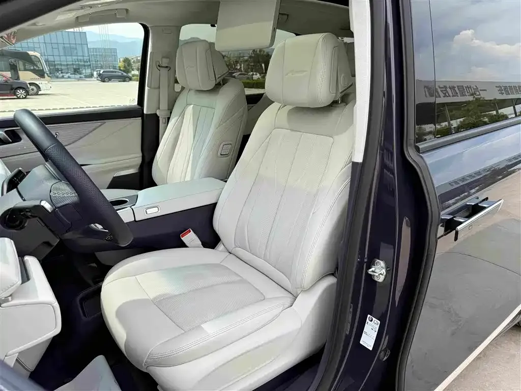 Buick GL8 Hybrid — фото 3
