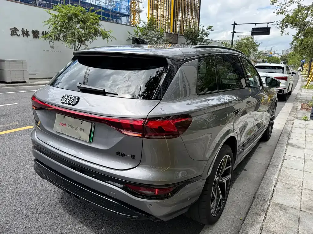 Audi Q6L e-tron — фото 3