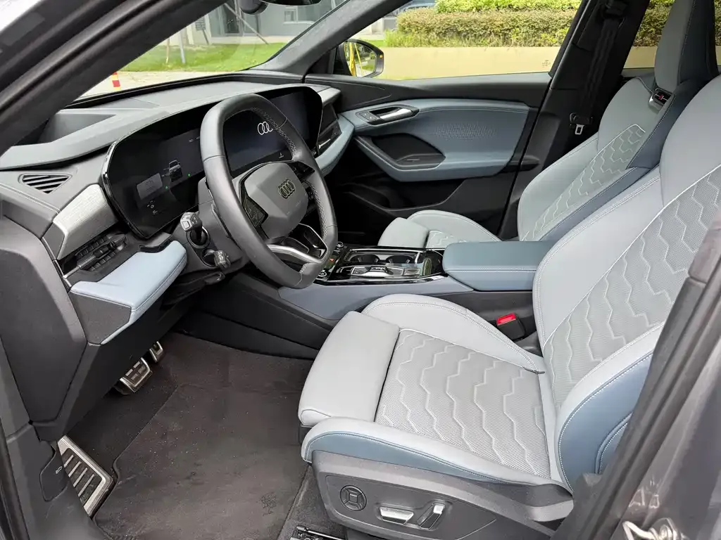 Audi Q6L e-tron — фото 2