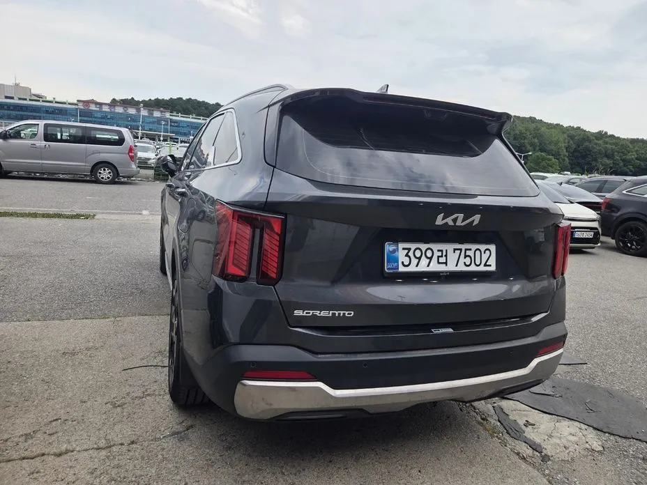 Kia Sorento — фото 8
