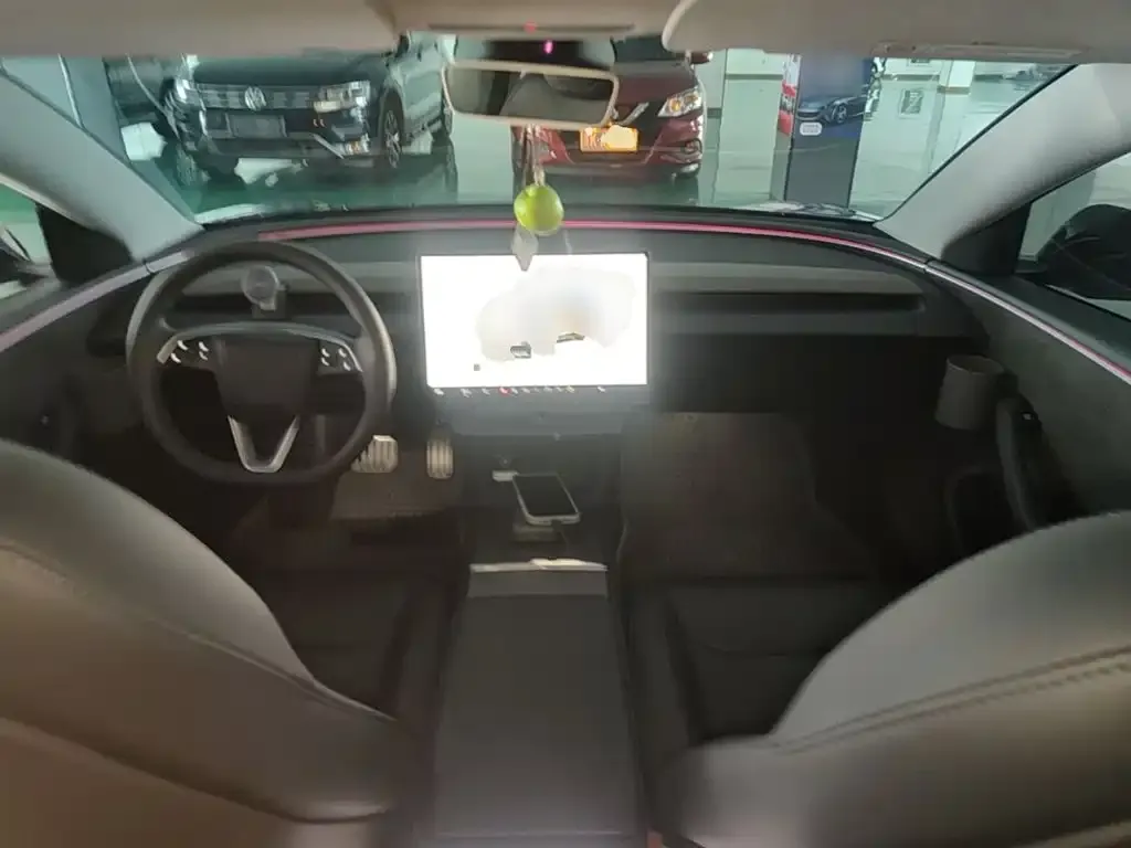 Tesla Model 3 — фото 3