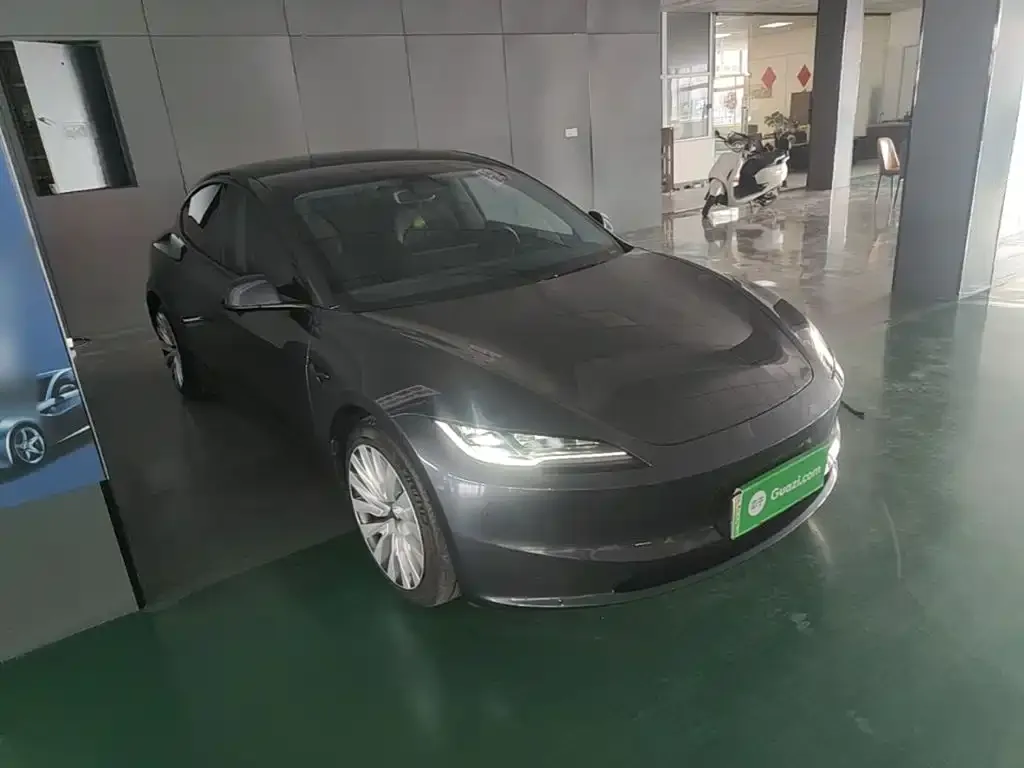 Tesla Model 3 — фото 9