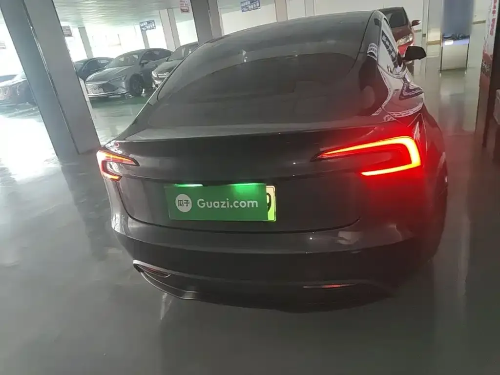 Tesla Model 3 — фото 4