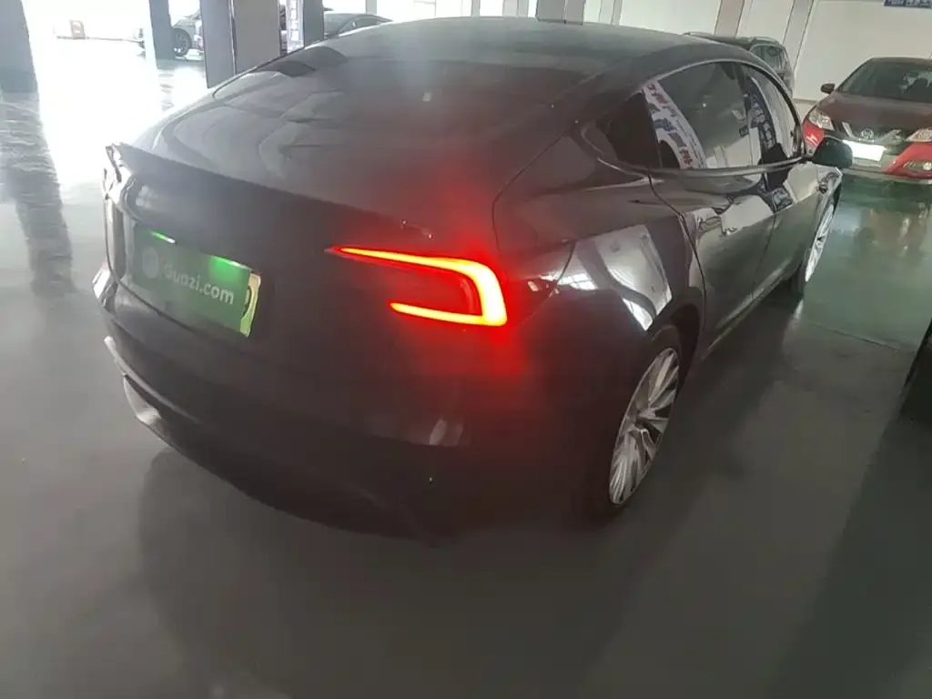 Tesla Model 3 — фото 7