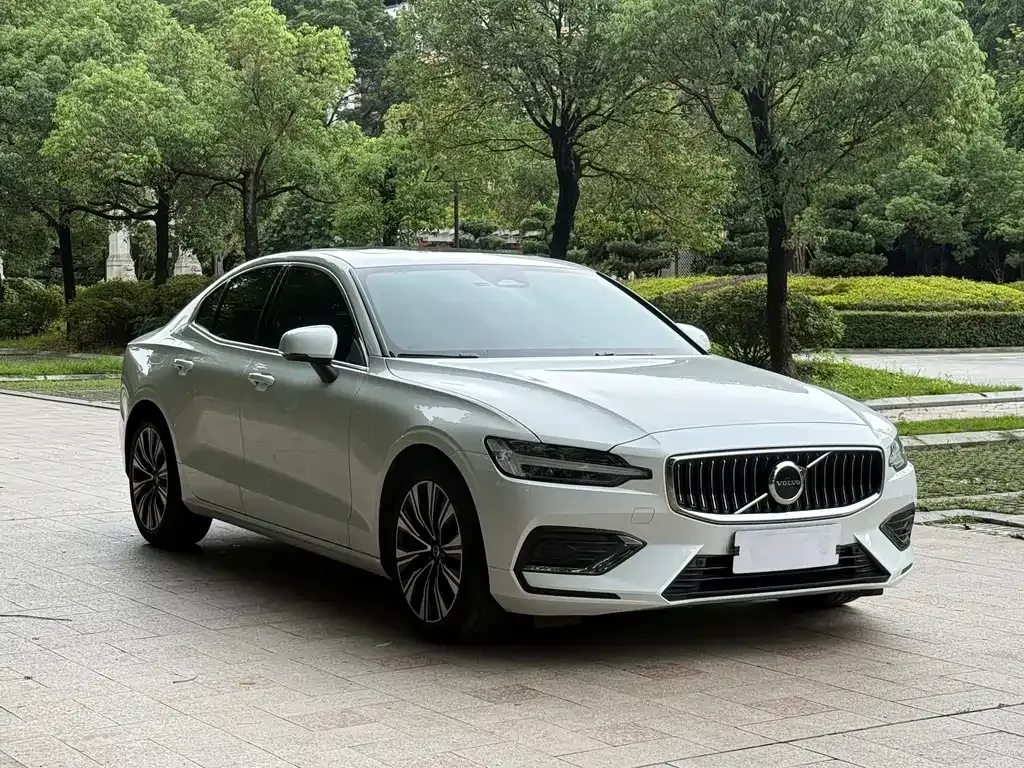Volvo S60 — фото 10