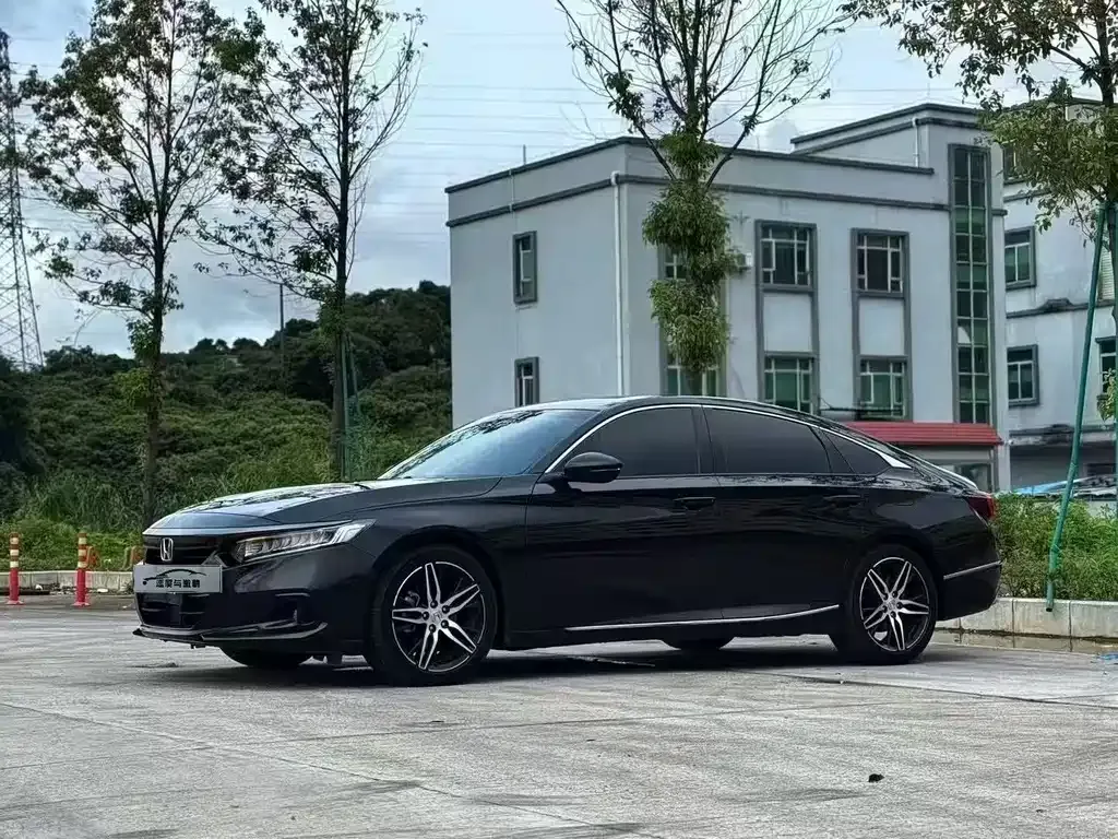 Honda Accord — фото 1