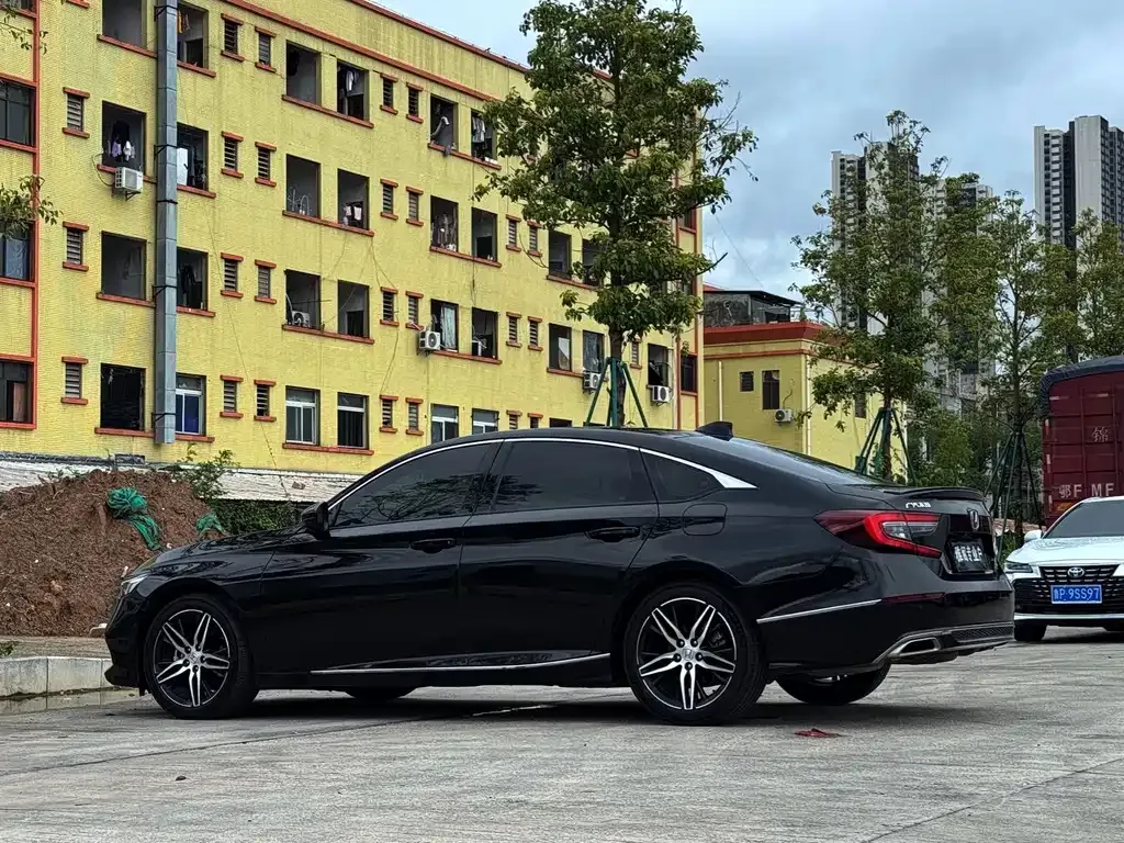 Honda Accord — фото 6