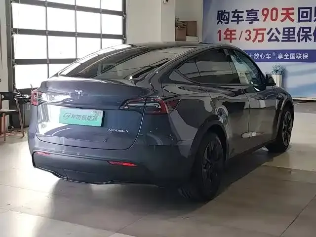 Tesla Model Y — фото 9