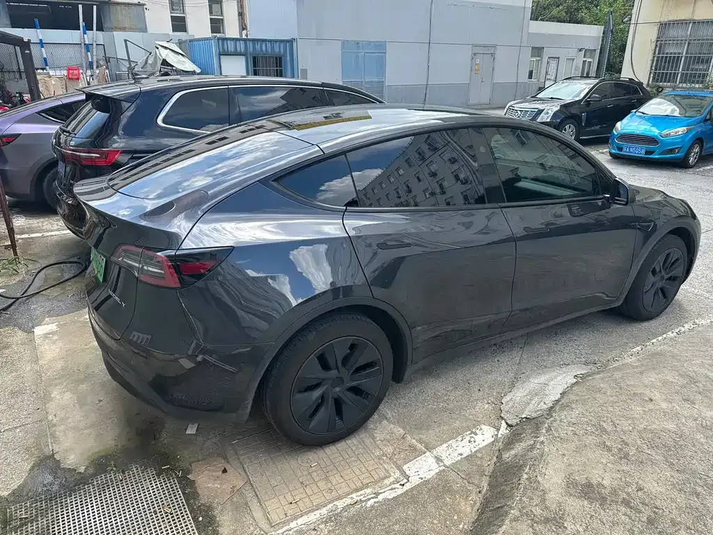 Tesla Model Y — фото 6