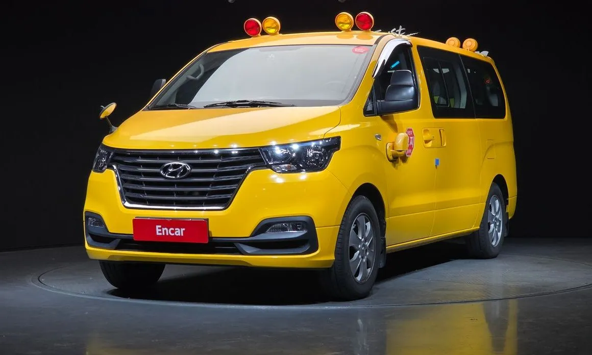 Hyundai Starex — фото 1
