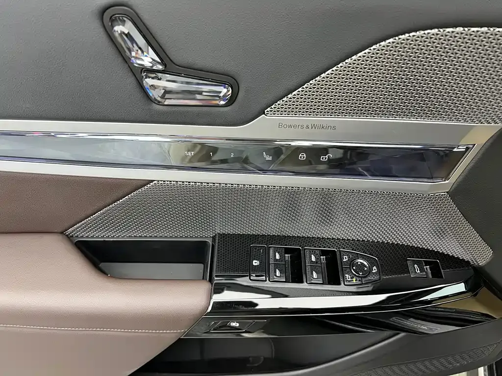 BMW 7 Series — фото 10