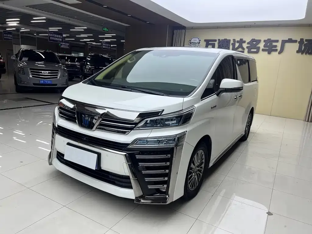 Toyota Vellfire — фото 1