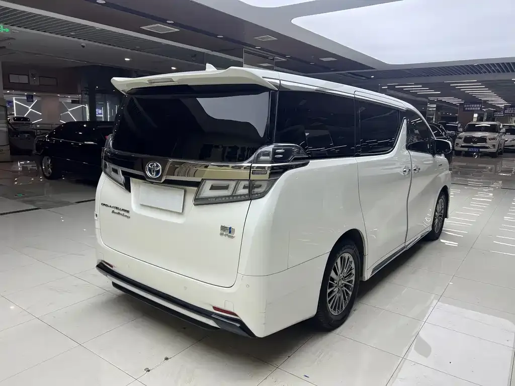Toyota Vellfire — фото 2