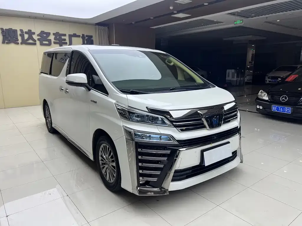 Toyota Vellfire — фото 7