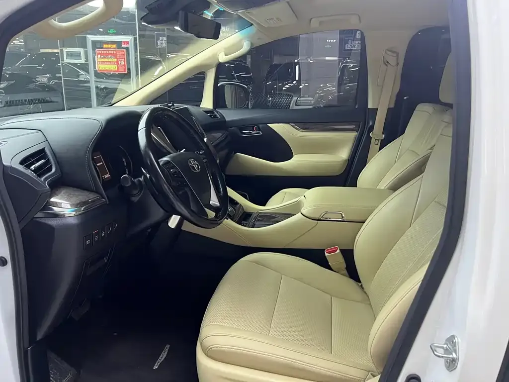 Toyota Vellfire — фото 9