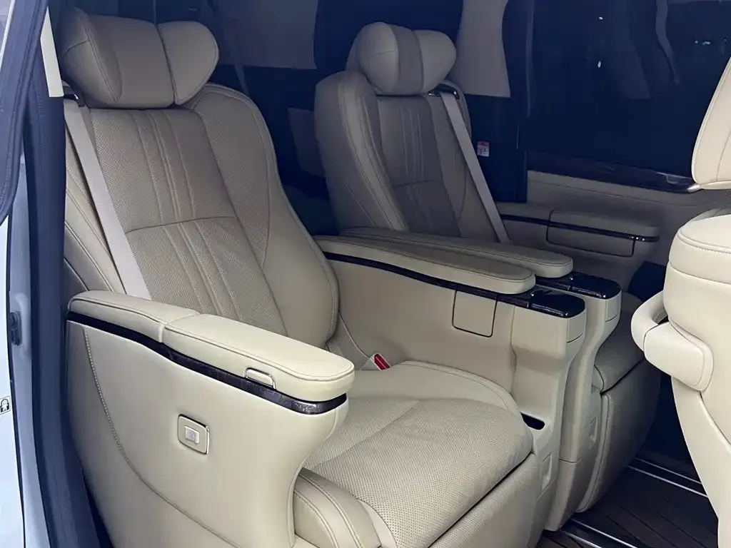 Toyota Vellfire — фото 5