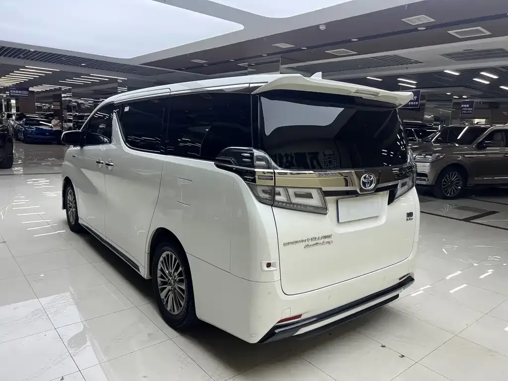 Toyota Vellfire — фото 8