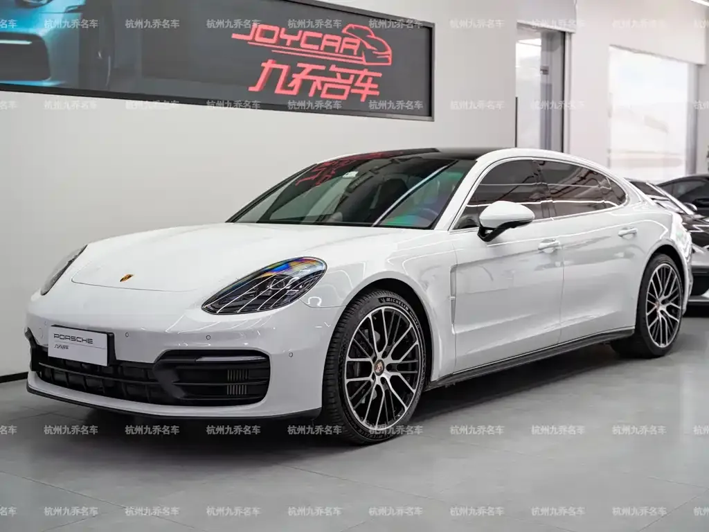Porsche Panamera — фото 1
