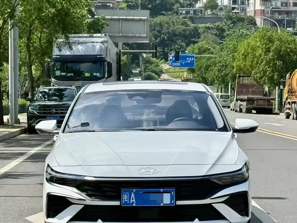 Hyundai Elantra — фото 4