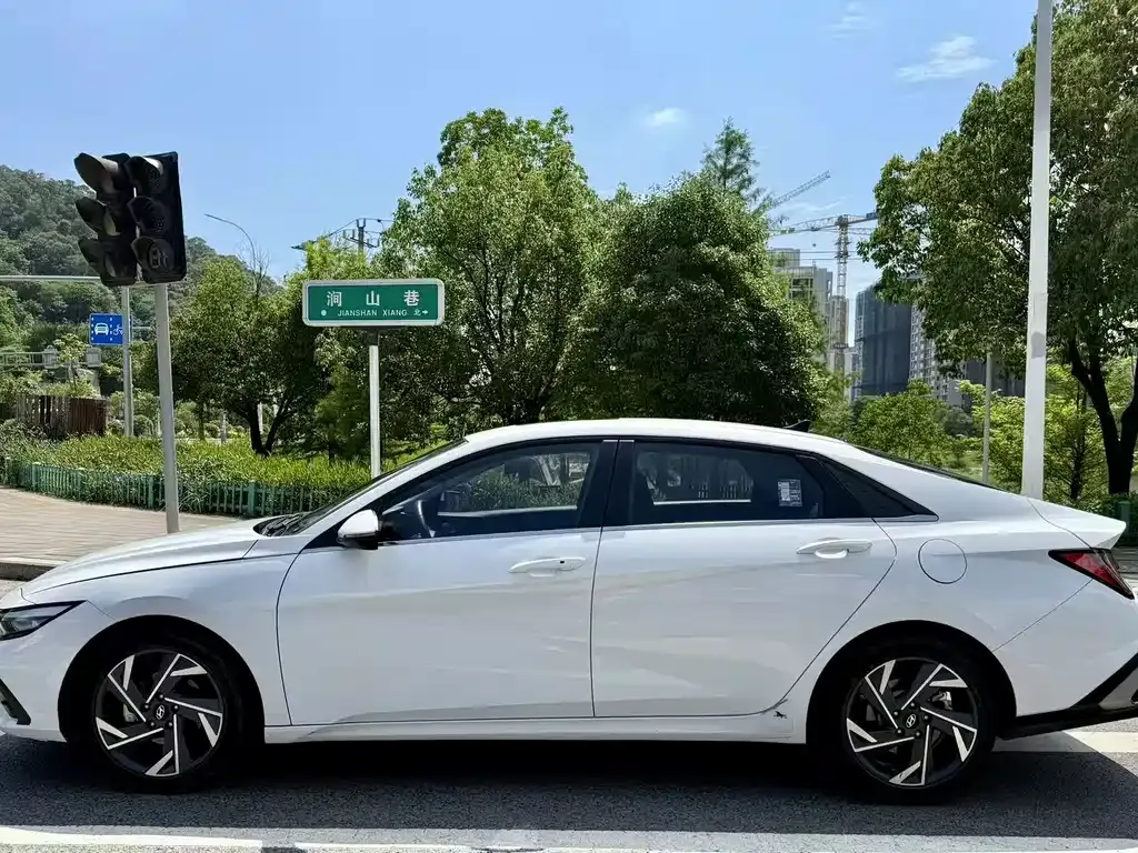 Hyundai Elantra — фото 9
