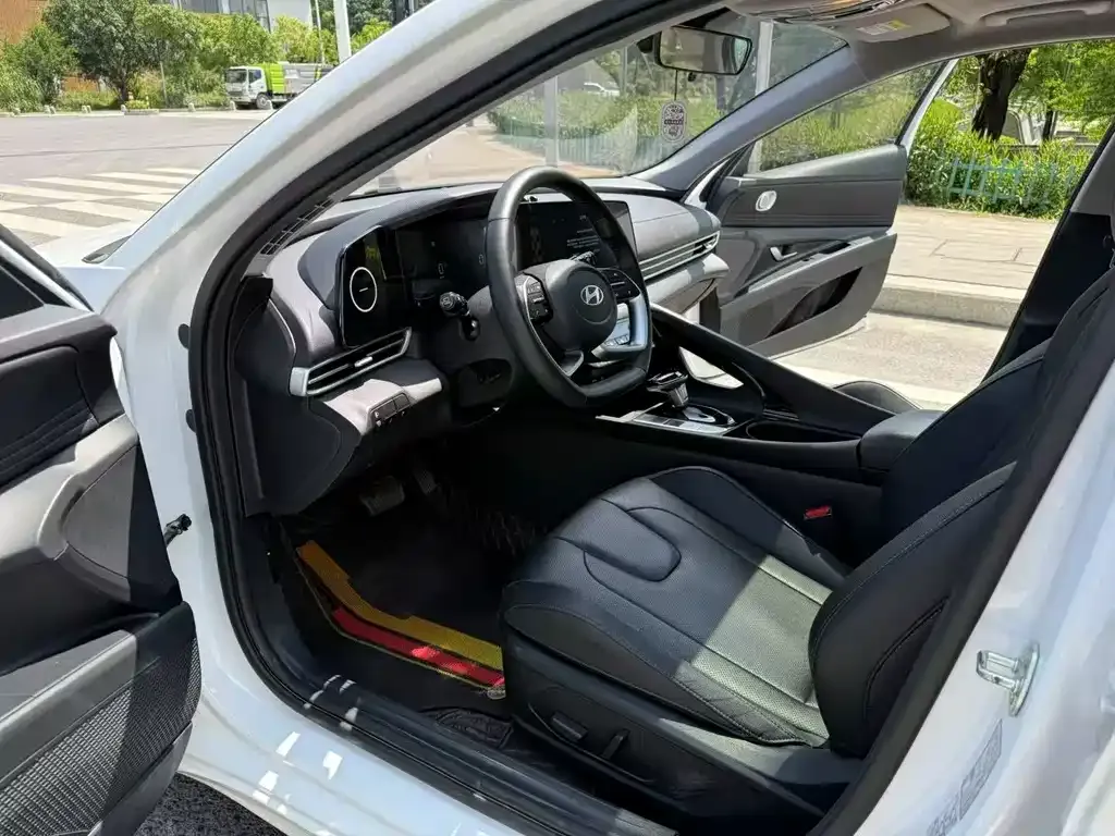 Hyundai Elantra — фото 2