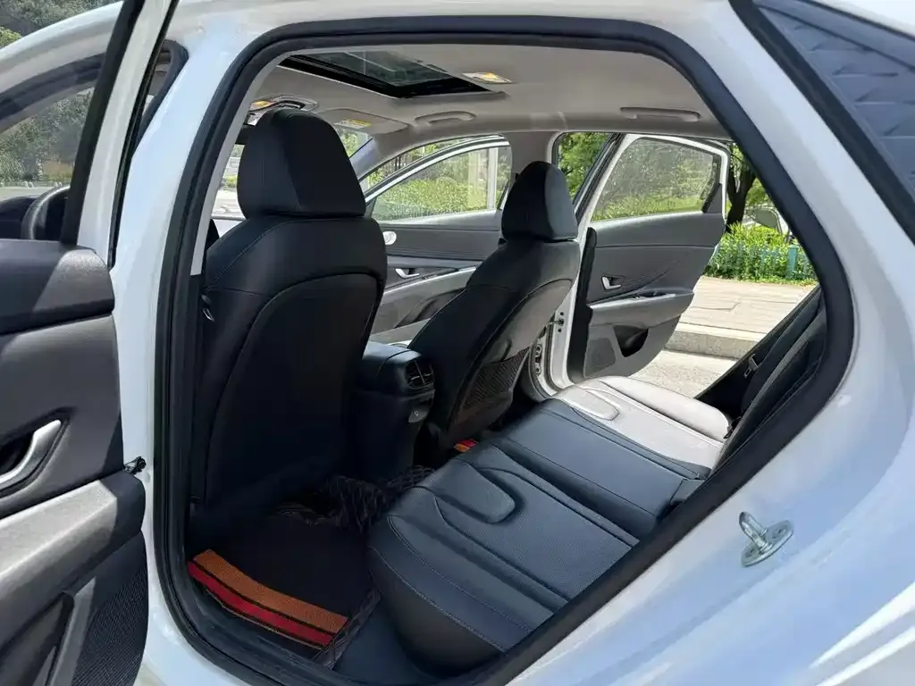 Hyundai Elantra — фото 3