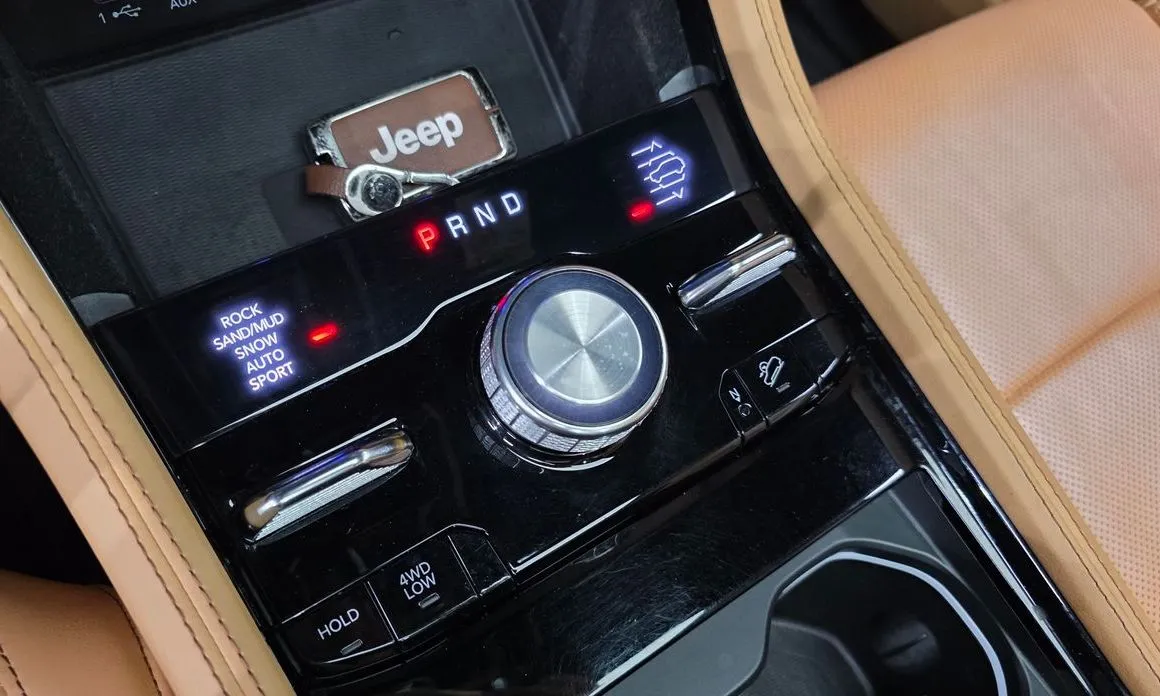 Jeep Cherokee — фото 7
