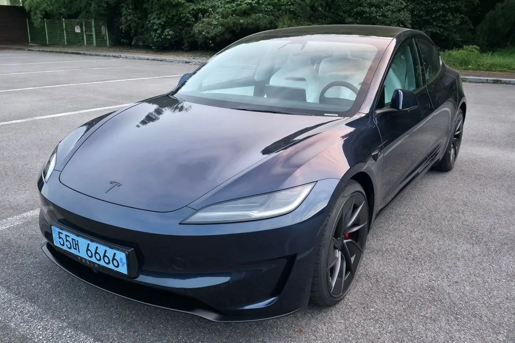Tesla Model 3 — фото 1