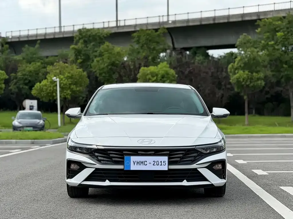 Hyundai Elantra — фото 5