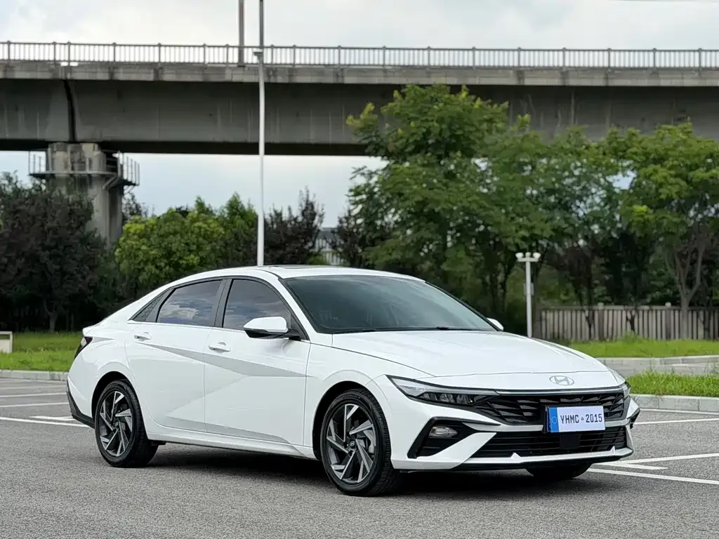 Hyundai Elantra — фото 6