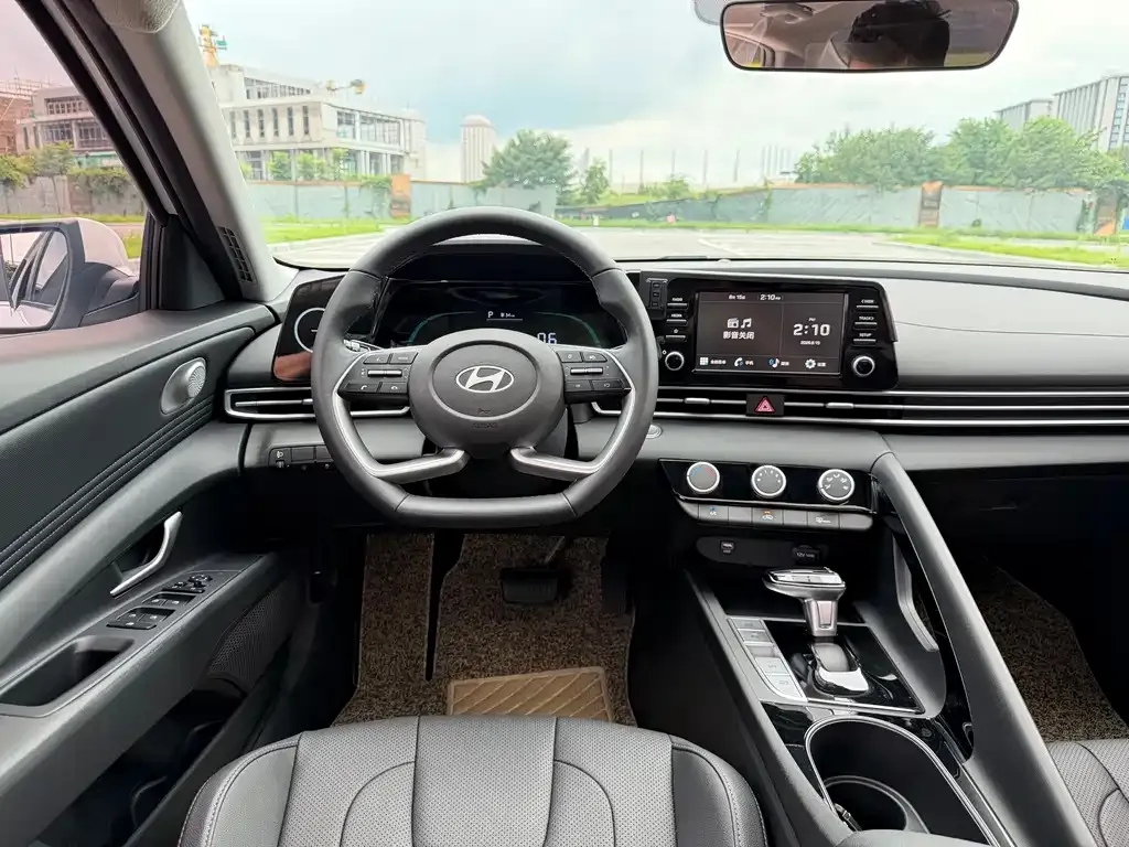 Hyundai Elantra — фото 8