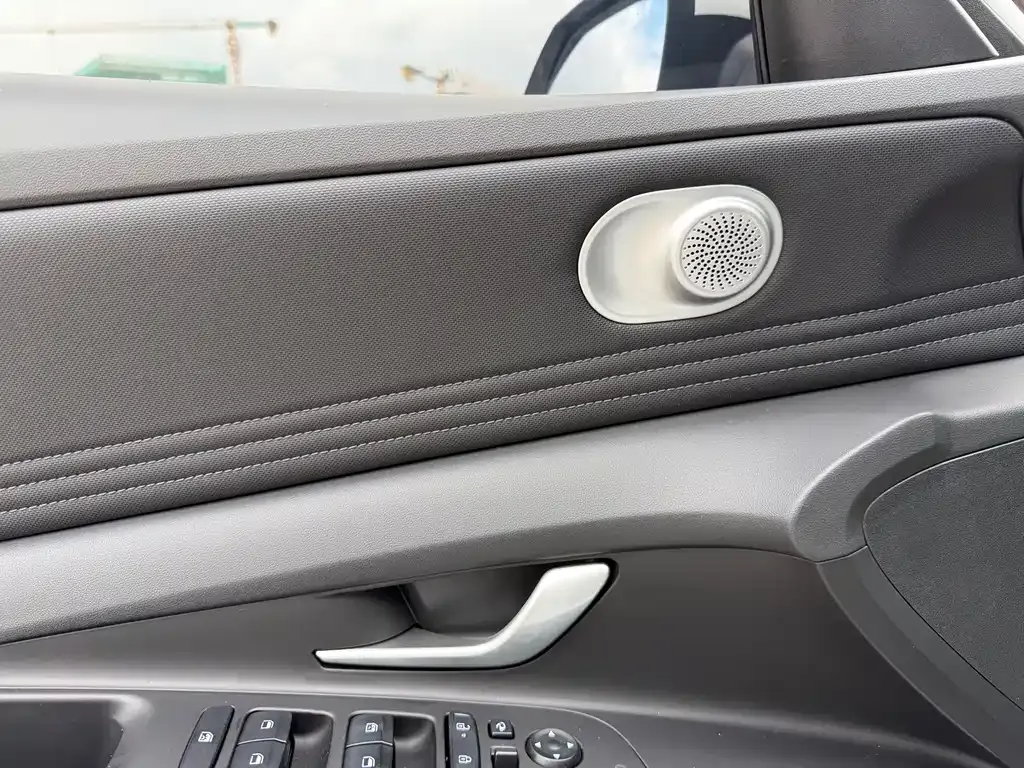 Hyundai Elantra — фото 9