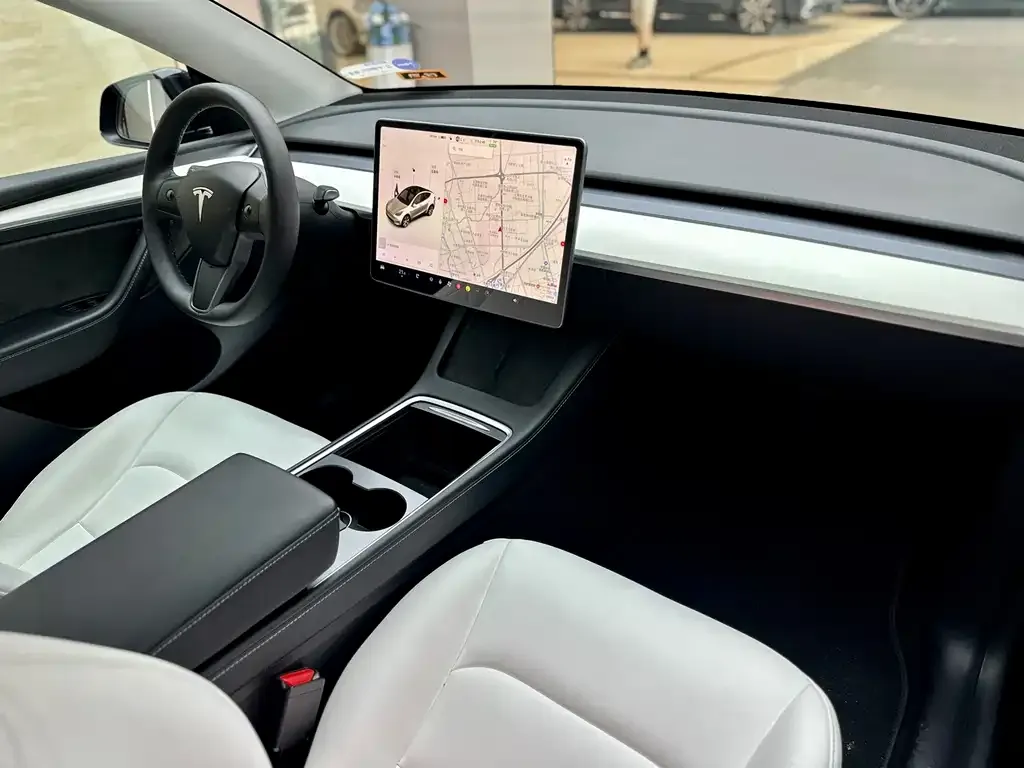 Tesla Model Y — фото 4