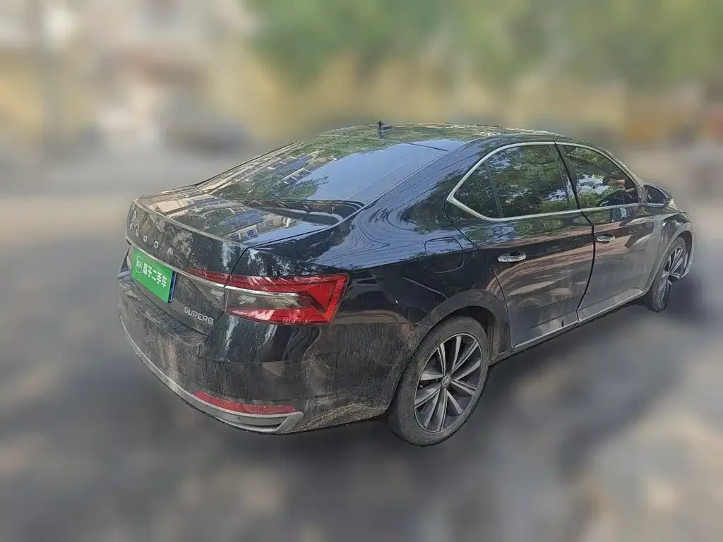 Skoda Superb — фото 8