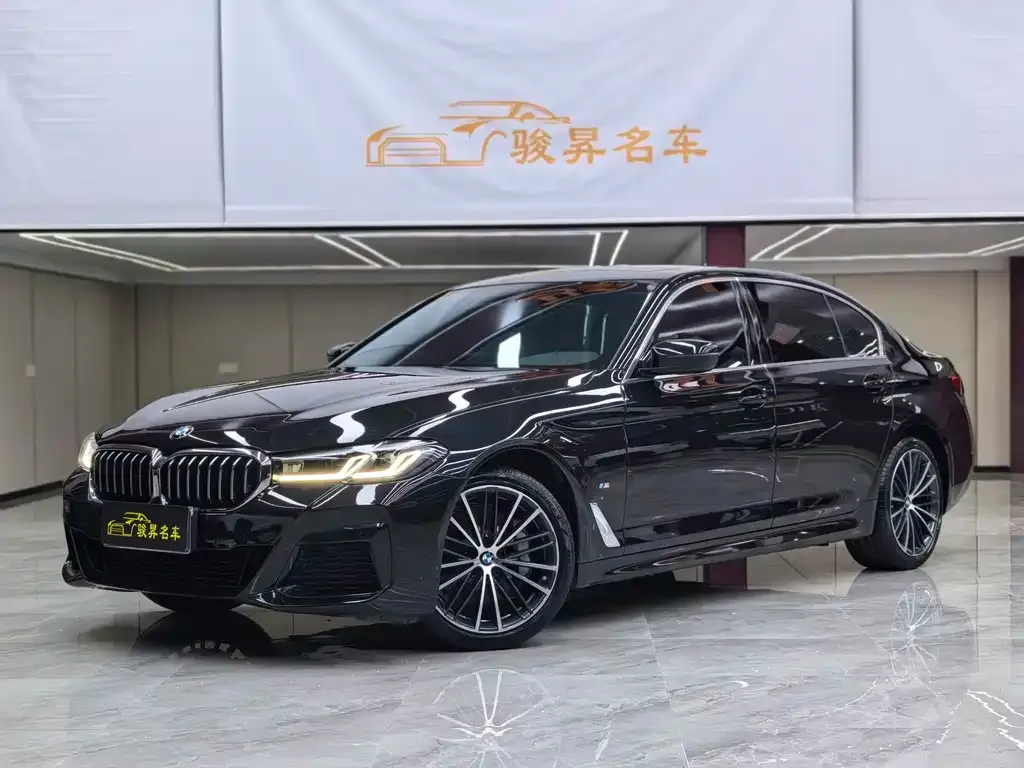 BMW 5 Series — фото 1