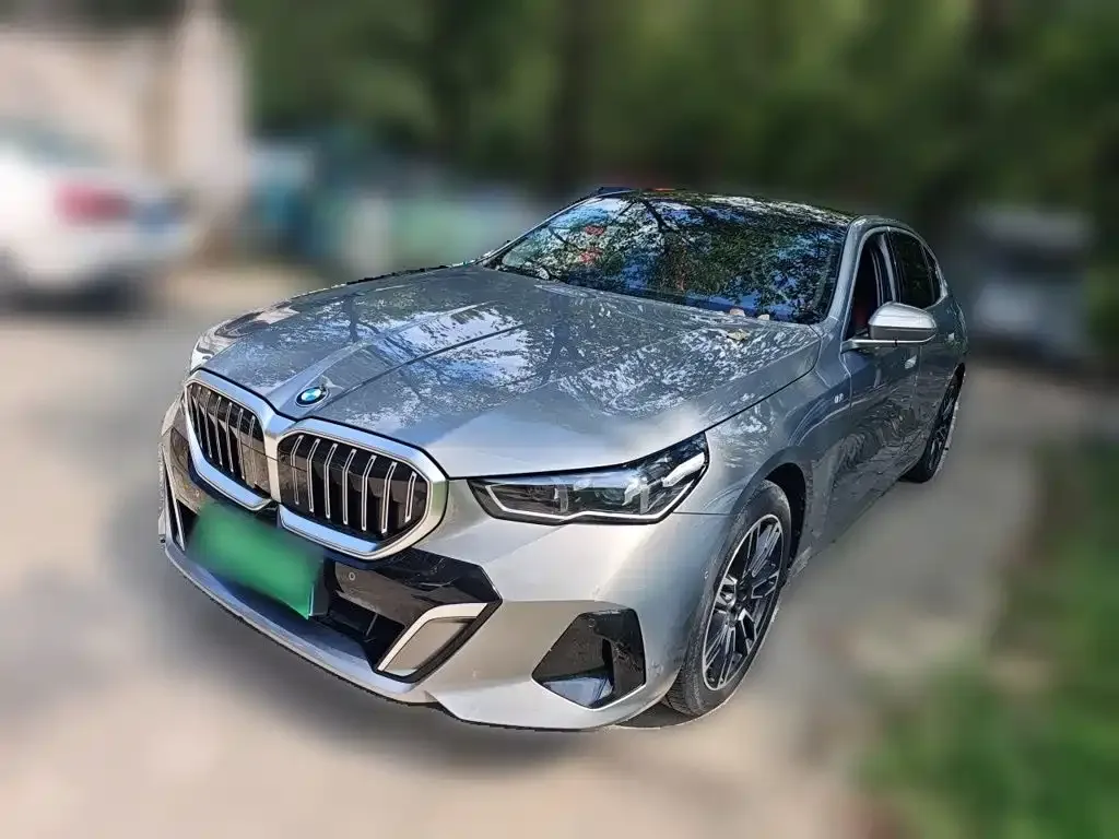BMW 5 Series — фото 1
