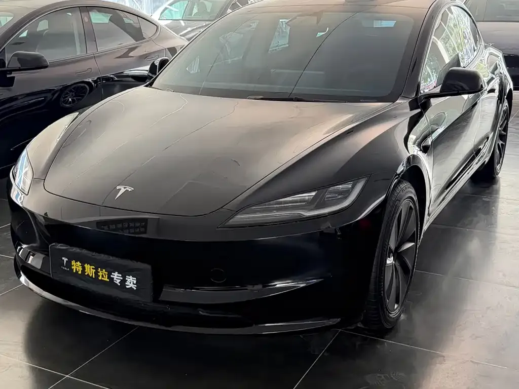 Tesla Model 3 — фото 1