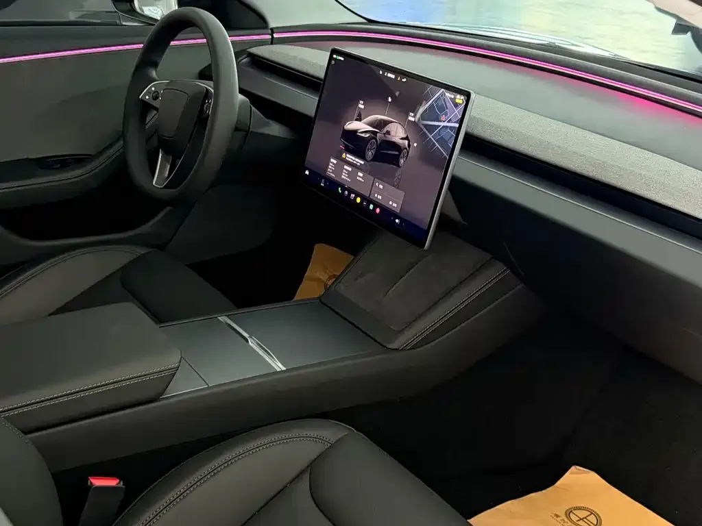 Tesla Model 3 — фото 10