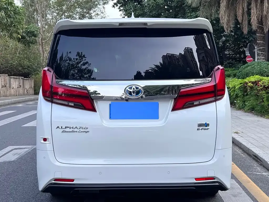 Toyota Alphard — фото 3