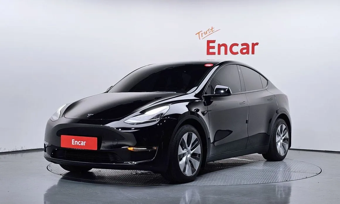 Tesla Model Y — фото 1