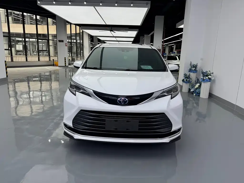 Toyota Sienna — фото 9