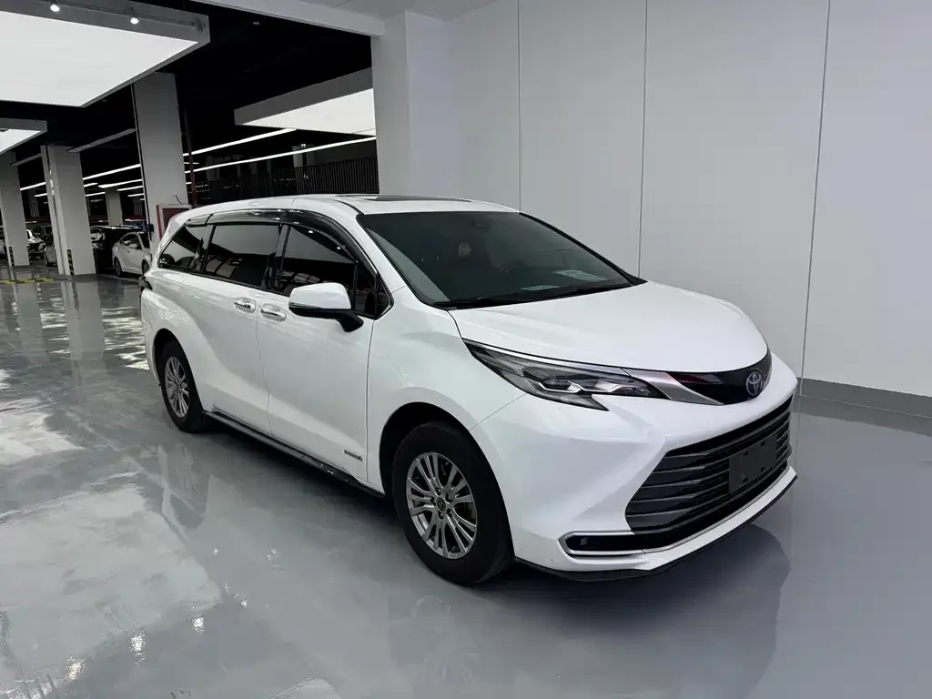 Toyota Sienna — фото 6
